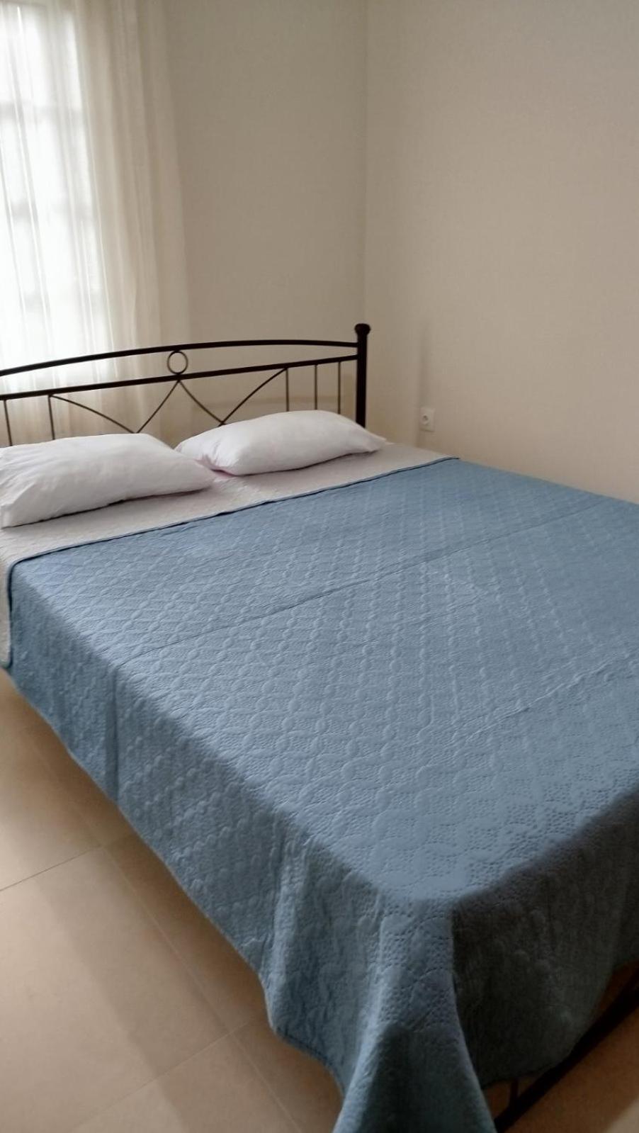 Toma's * Sarandë
